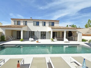 Outdoor pool, a heated pool - Premium Villa in Malaucène With Private Pool (Malaucene)