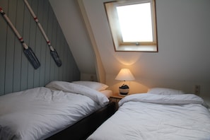 House | 2 bedrooms, individually furnished, bed sheets - Holiday Home in Hindeloopen by Lake (Hindeloopen)