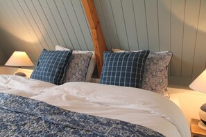 House | 2 bedrooms, individually furnished, bed sheets