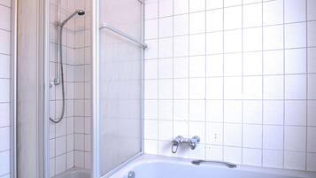 Ferienhaus | Badezimmer | Badewanne