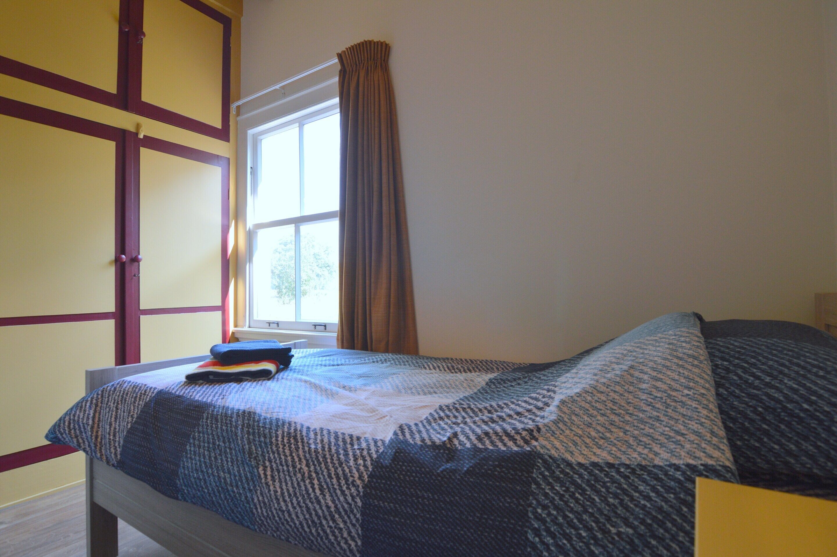 Nhà | 2 phòng ngủ, trang bị nội thất với thiết kế riêng biệt, bộ trải giường 