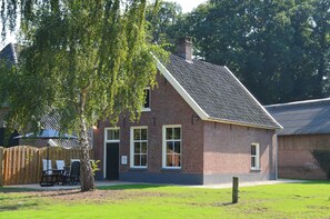 House | Exterior - Farmhouse in Geesteren Near Forests (Geesteren)