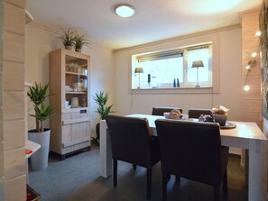 Dining - Lovely Bungalow in Bennekom With Terrace (Bennekom)