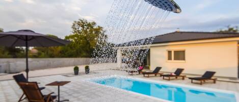 Villa | Pool | Inomhuspool och utomhuspool