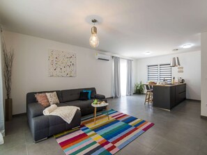 Villa | Living room - Beautiful Villa With Private Swimming Pool (Policnik)