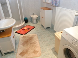 Bathroom | Shower, towels