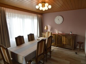 House | Dining - Holiday Home in Stavelot Near Tennis Court (Stavelot)