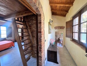 House | 5 bedrooms, individually furnished, bed sheets