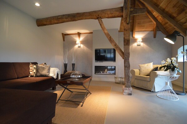 House | Living room - Stylish Farmhouse With Private Garden and Sauna (Nieuwleusen)