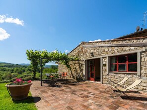 Exterior - Holiday Home in Chianti With Pool (Greve in Chianti)