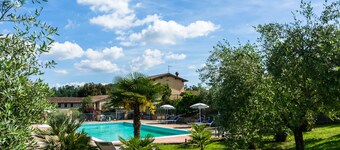 Farmhouse in Perugia with Hot Tub, Swimming Pool, Garden, BBQ
