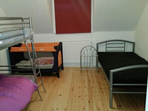 Lägenhet | 2 sovrum, unika möbler och sängkläder