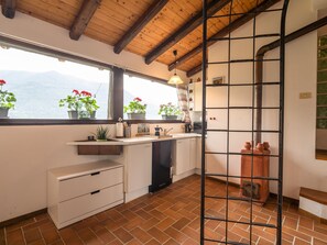 Ferienhaus | Eigene Küche | Mikrowelle, Herdplatte, Wasserkocher mit Kaffee-/Teezubehör