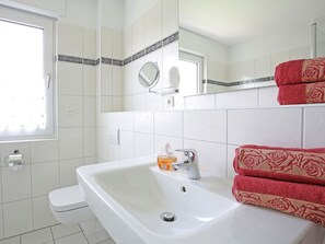 Apartment | Bathroom - Restful Apartment in Sellinghausen near Golf Course (Schmallenberg)