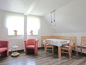 Dining - Restful Apartment in Sellinghausen near Golf Course (Schmallenberg)