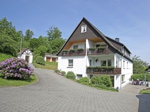Exterior - Restful Apartment in Sellinghausen near Golf Course (Schmallenberg)