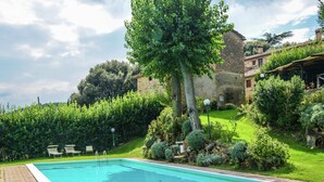 A rectangular swimming pool with a white border, surrounded by a brick patio. - Idyllic Stay With Charm (Monte Santa Maria Tiberina)