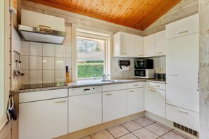 Wasserkocher mit Kaffee-/Teezubehör, Hochstuhl