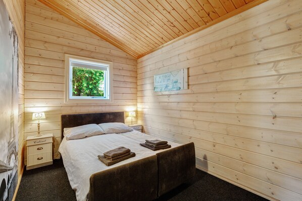 Chalet | 3 bedrooms, individually furnished, bed sheets