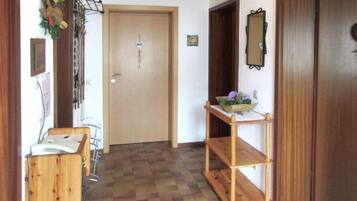 2 Schlafzimmer, individuell eingerichtet, Bettwäsche