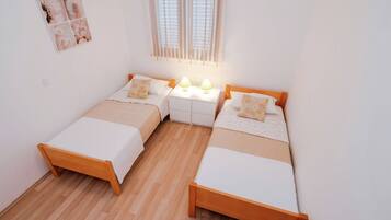 Apartment | 3 bedrooms, individually furnished, WiFi, bed sheets