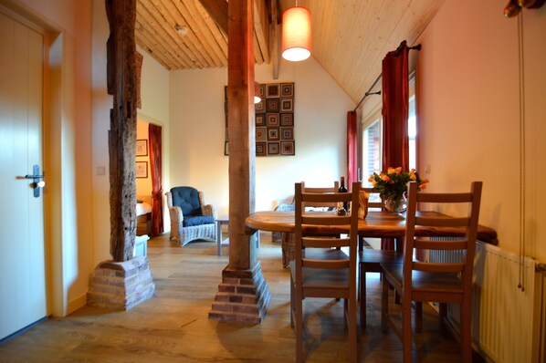 House | Dining - Romantic Farmhouse Escape (Geesteren)