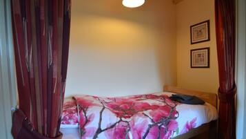 House | 2 bedrooms, individually furnished, bed sheets