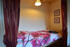 2 bedrooms, individually furnished, bed sheets - Romantic Farmhouse Escape (Geesteren)
