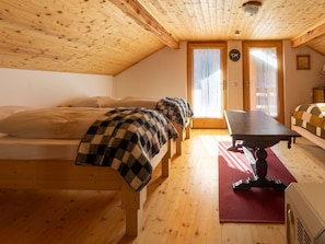 Chalet | 2 bedrooms, individually furnished