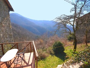 House | Balcony - Spacious Holiday Home in Bagni di Lucca With Terrace (Bagni di Lucca)