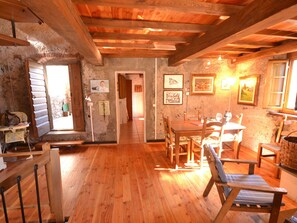 Dining - Spacious Holiday Home in Bagni di Lucca With Terrace (Bagni di Lucca)