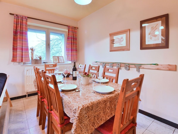 Coffee/tea maker, fridge, microwave, oven - Modern Holiday Home in Yvoir With Garden (Yvoir)