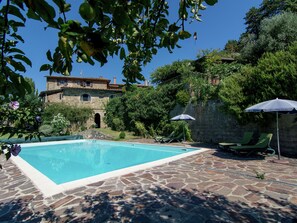 Pool - Pretty Holiday Home in Gaiole in Chianti With Pool and Garden (Gaiole in Chianti)