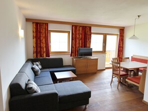 Living room - Lovely Apartment in Mittersill With Garden (Mittersill)
