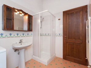 Ferienhaus | Badezimmer | Dusche, Handtücher