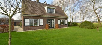 Detached Atmospheric Farmhouse with Large Garden & Privacy near Dalfsen