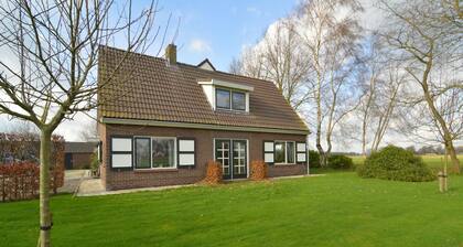 Detached Atmospheric Farmhouse with Large Garden & Privacy near Dalfsen