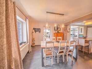 House | Dining
