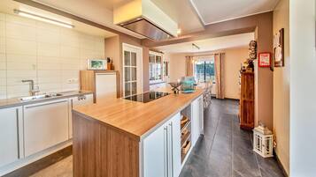 Nhà | Bếp riêng | Tủ lạnh, ghế cao cho trẻ em