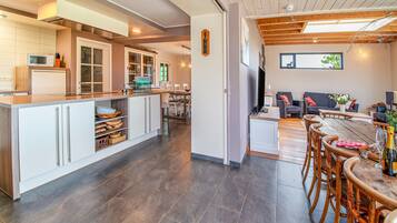 Nhà | Bếp riêng | Tủ lạnh, ghế cao cho trẻ em