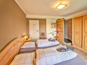 6 habitaciones, muebles diferentes y ropa de cama