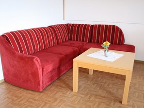 Apartment | Living room - Dreamy Apartment in Wagrain Surrounded by Mountains (Wagrain)