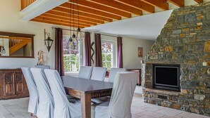 Dining - Scenic Cottage in Waimes With Fenced Garden (Waimes)