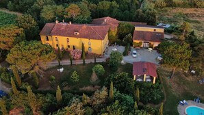 A large yellow building with a red roof, surrounded by trees and a swimming pool. - Restful Farmhouse with Pool near Forest in Vinci (Vinci)