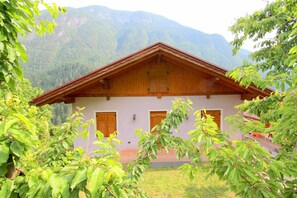 Exterior - Holiday Home in Caldes Near Ski Lift (Caldes)