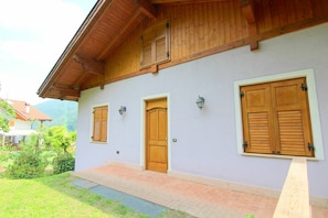 Exterior - Holiday Home With View (Caldes)