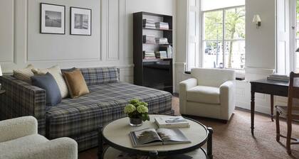 Grand Townhouse in Harlingen near Beach