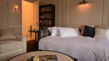 3 bedrooms, individually furnished, bed sheets