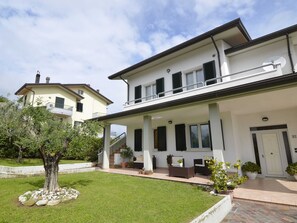 Villa | Exterior