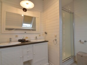 House | Bathroom - Pleasant Holiday Home in West Flanders with Enclosed Garden & Hot Tub (Pittem)